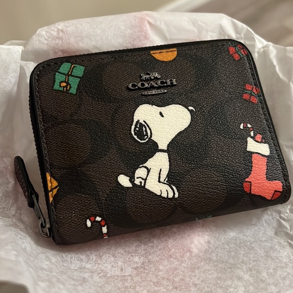Coach X Peanuts Small Zip Around Wallet In Signature Canvas With Snoopy - Picture 4 of 5